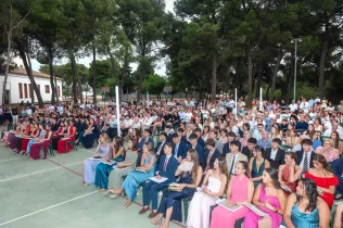 Alumnes de 2n Batxillerat durant la celebració de les Orles de la generació del 2007