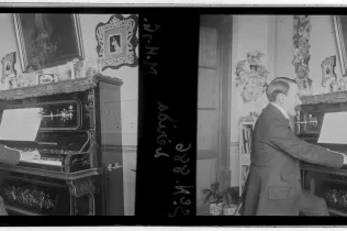 Acte oficial de donació a l'IEI del fons de Manuel Herrera i Ges per part del Col·legi Claver