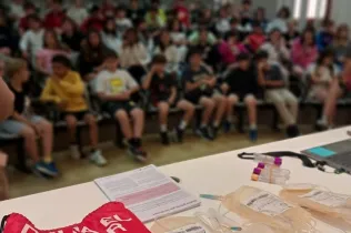 Presentació del Banc de Sang de Lleida sobre la donació de sang a l'alumnat  de 5è de Primària-NEI