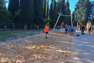 Nous espais de joc, amb tirolines, al pati de Jesuïtes Lleida Col·legi Claver