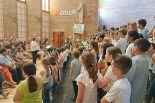 Cantata Desplaçades de l'alumnat de 3r i 4t de primària de Jesuïtes Lleida Col·legi Claver