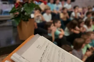 Partitura de la cantata Desplaçades de l'alumnat de 3r i 4t de primària de Jesuïtes Lleida Col·legi Claver