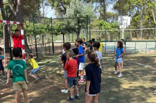 Alumnes d'infantil i primària de Jesuïtes Lleida participant de les activitats durant el període de vacances de l'Estiu Claver