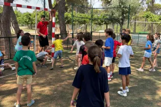 Alumnes d'infantil i primària de Jesuïtes Lleida participant de les activitats durant el període de vacances de l'Estiu Claver