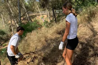 Estudiants d'escoles de la Fundación Educativa Zona Este participant de l'experiència ecològic de les activitats d'estiu d'Educsi a Jesuïtes Lleida