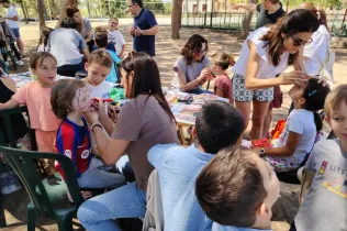Alumnes i famílies de 1r i 2n de la PIN de Jesuïtes Lleida a la jornada Celebrem els Llibres
