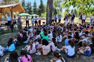 Alumnes i famílies de 1r i 2n de la PIN de Jesuïtes Lleida a la jornada Celebrem els Llibres
