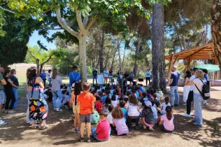 Alumnes i famílies de 1r i 2n de la PIN de Jesuïtes Lleida a la jornada Celebrem els Llibres