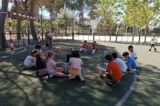 Alumnes i famílies de 1r i 2n de la PIN de Jesuïtes Lleida a la jornada Celebrem els Llibres