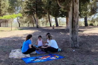Alumnes i famílies de 1r i 2n de la PIN de Jesuïtes Lleida a la jornada Celebrem els Llibres