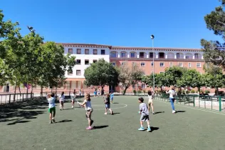 Alumnes i famílies de 1r i 2n de la PIN de Jesuïtes Lleida a la jornada Celebrem els Llibres