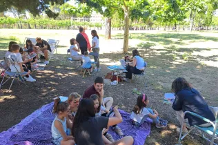 Alumnes i famílies de 1r i 2n de la PIN de Jesuïtes Lleida a la jornada Celebrem els Llibres