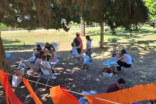 Alumnes i famílies de 1r i 2n de la PIN de Jesuïtes Lleida a la jornada Celebrem els Llibres