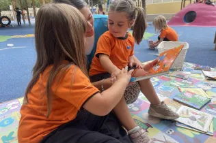 Racons a l'esbarjo del menjador a Infantil