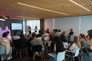 Administració i Finances visita una empresa puntera de l'Hospitalet