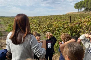 Sessió de bosc de l'alumnat de la PIN (Primària Inicial) en el marc del projecte Claver Natura