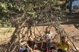 Sessió de bosc de l'alumnat de la PIN (Primària Inicial) en el marc del projecte Claver Natura