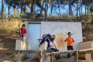 Sessió de bosc de l'alumnat de la PIN (Primària Inicial) en el marc del projecte Claver Natura