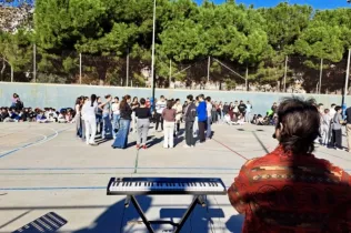 L'alumnat de Jesuïtes Bellvitge gaudeix d'una activitat musical en motiu de Santa Cecília.