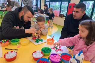 Racons de nadal amb famílies a MOPI 3