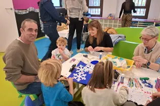 Racons de nadal amb famílies a MOPI 3