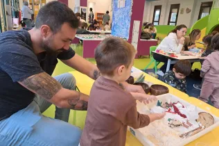 Racons de nadal amb famílies a MOPI 3