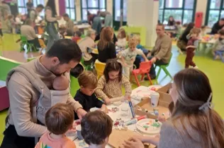 Racons de nadal amb famílies a MOPI 3