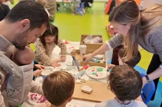 Racons de nadal amb famílies a MOPI 3