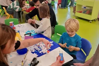 Racons de nadal amb famílies a MOPI 3