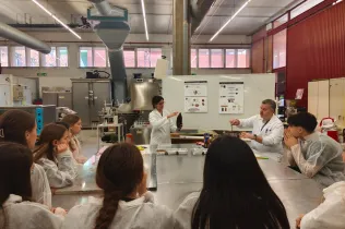 Alumnes de 2n de batxillerat als tallers de química dels aliments a ETSEA de la UdL