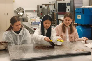 Alumnes de 2n de batxillerat als tallers de química dels aliments a ETSEA de la UdL