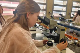 Alumnes de 2n de batxillerat als tallers de química dels aliments a ETSEA de la UdL