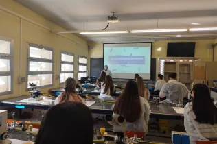 Alumnes de 2n de batxillerat als tallers de química dels aliments a ETSEA de la UdL