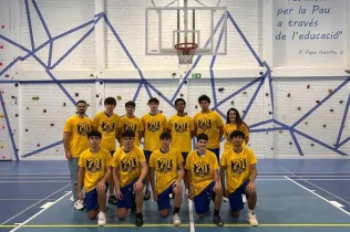 L’equip de Batxillerat i FP per a la Copa Colegial.
