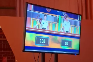 Participació de tres alumnes de 4t ESO-TQE a l'edició especial de Nadal del Programa saber y Ganar