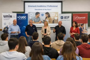 L’alumnat d’Administració i Finances durant una sessió d’orientació acadèmica i professional al centre.