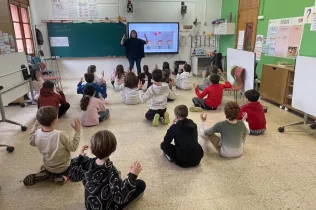 Sessió amb l'alumnat de 4t de la PIN per entendre com la respiració està relacionada amb les emocions.