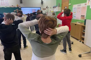 Sessió amb l'alumnat de 4t de la PIN per entendre com la respiració està relacionada amb les emocions.