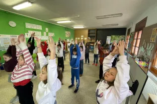 Sessió amb l'alumnat de 4t de la PIN per entendre com la respiració està relacionada amb les emocions.