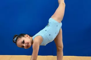 Les gimnastes de Jesuïtes Bellvitge a la competició escolar