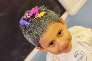 Infants de Jesuïtes Bellvitge celebrant el Carnestoltes amb les seves disfresses.