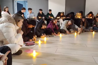 Alumnes de 1r BAT de Jesuïtes Educació participant a l'Experiència Pastoral de Sentit d'Auschwitz