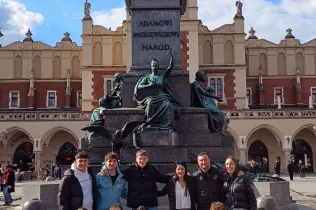Alumnes de 1r BAT de Jesuïtes Educació participant a l'Experiència Pastoral de Sentit d'Auschwitz