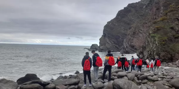 Alumnes de 2n ESO del Claver en una sortida durant la seva estada a Devon