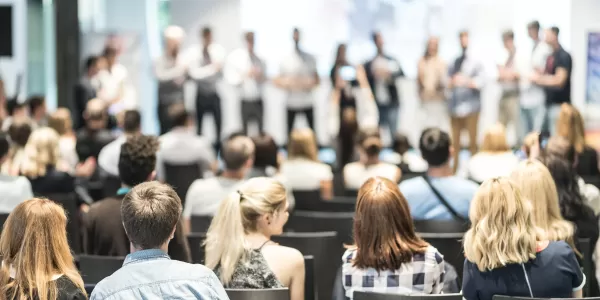 Alumnes en entrega de premis