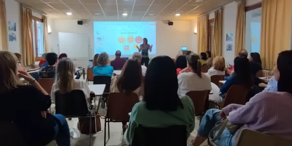 Famílies de Jesuïtes Lleida a la xerrada sobre resolució d conflicte organitzada per l'AMPA de l'escola