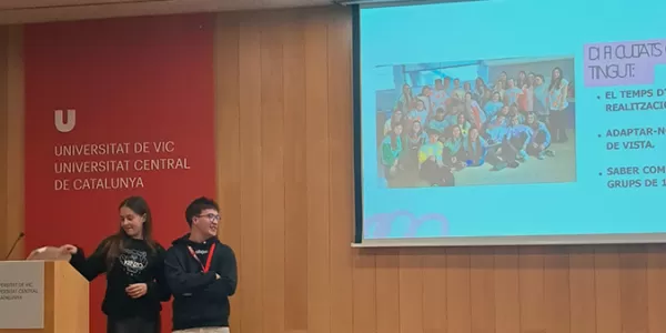 Alumant de Jesuïtes Bellvitge d'Educació Infantil presenten a la Universitat de VIC