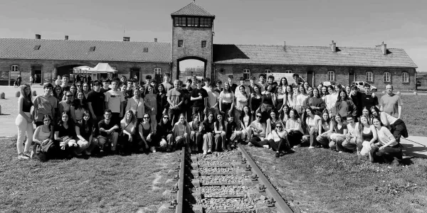 Alumnes de FJE a Auschwitz en l'experiència de sentit del programa Escenari Frontera