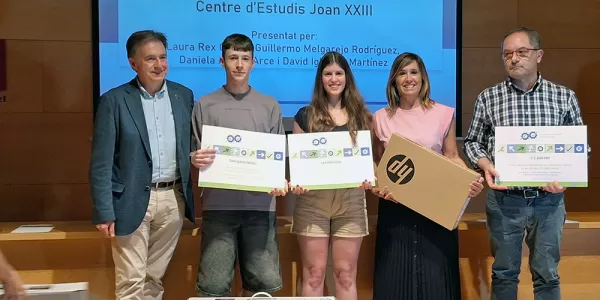 Alumnes d'Administració i Finances de Jesuïtes Bellvitge al lliurament de premis del concurs d'emprenedoria de L'Hospitalet