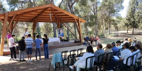 Celebració de la renovació de la fe d'un grup d'alumnes de 3r ESO-TQE de Jesuïtes Lleida Col·legi Claver, celebrada a l'Aula Natura Pare Ignasi Salat de l'escola. 